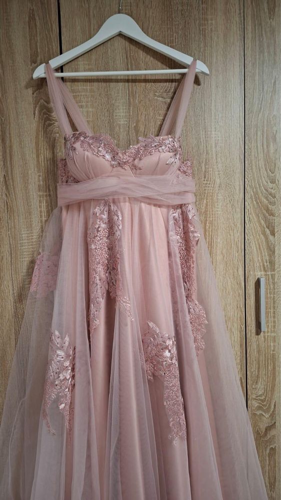 Vand rochie de cununie pentru gravide