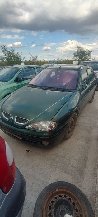 Dezmembrez Renault Meganr 1  1.6 benzina