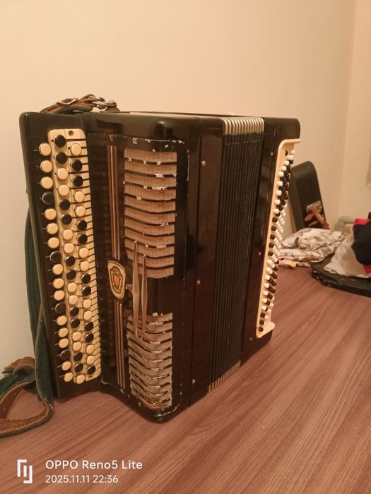 Баян  сатылады,.