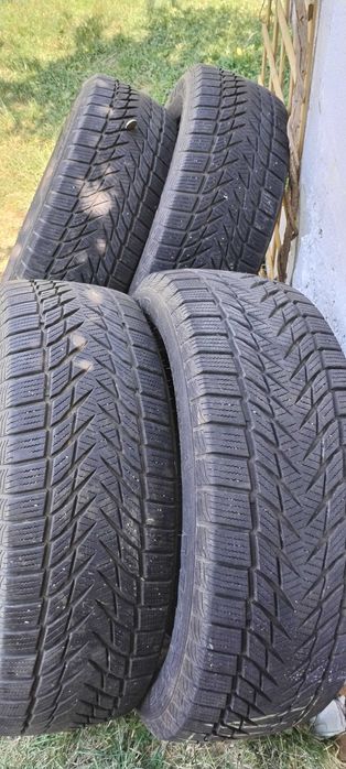 Зимни гуми за джип 235/60/18 ДОТ 24/22 грайфер 6-7 мм