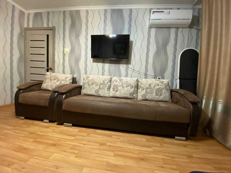 Продам диван с креслом