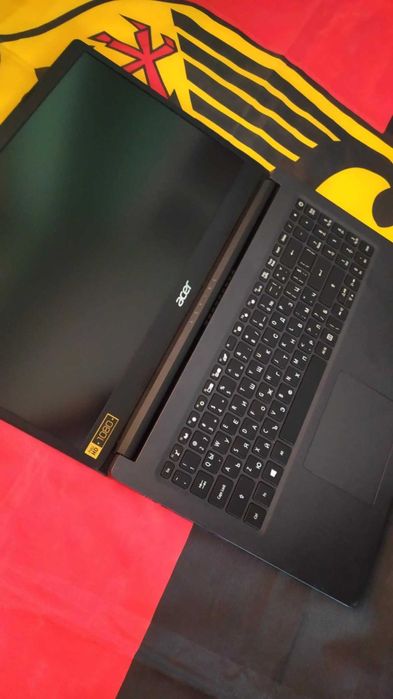 СУПЕР Тънък Лаптоп Acer