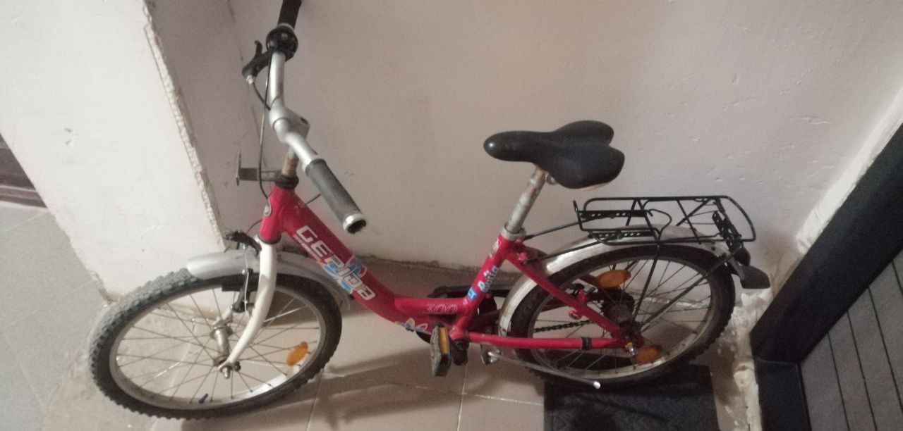 URGENT Vand bicicleta 7-12 ani aștept oferte