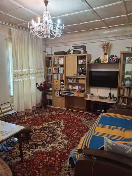 Продаётся угловой участок 3,7сотки недалеко от ул.Себзор.