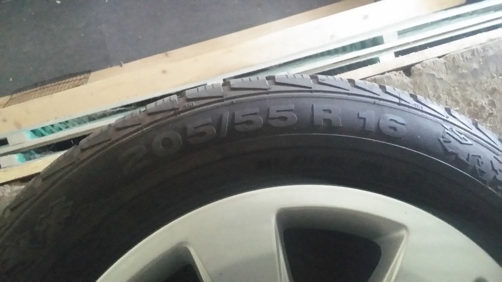 Vand 2 roti cu cauciuc iarna 205/55/R16 audi