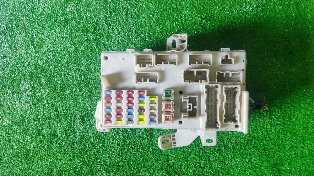 Блок предохранителей салон Lexus es300 30 кузов