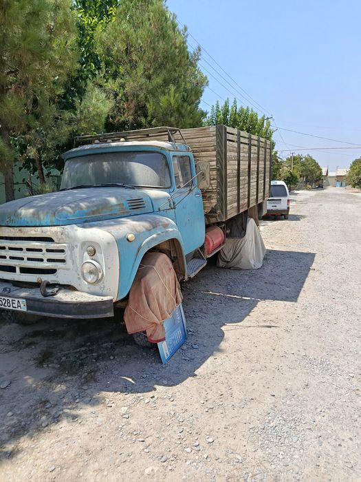 Zil moshina sotiladi