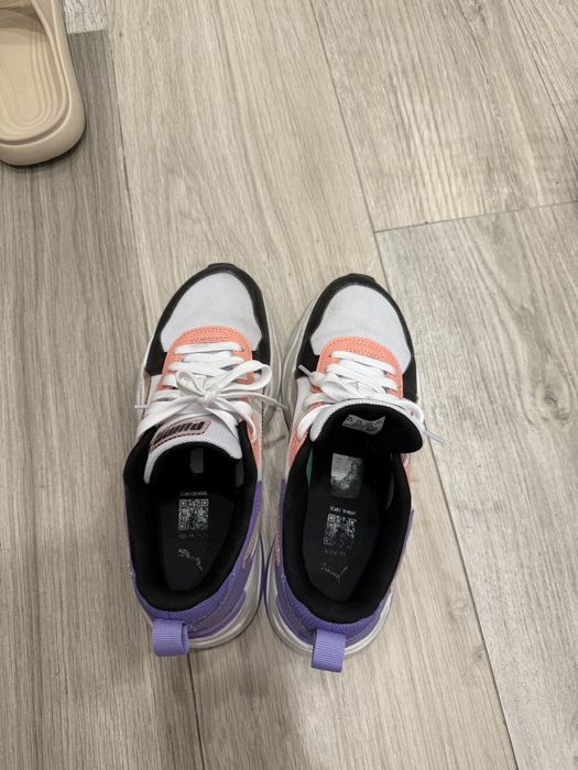 Маратонки Nike и Puma