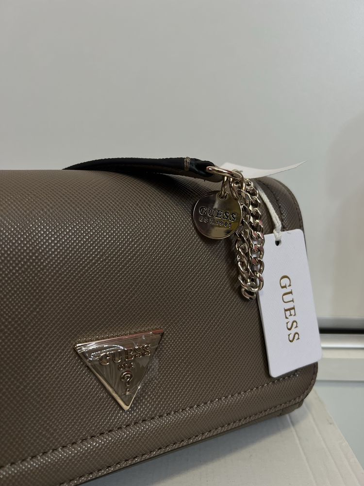 Оригинална чанта guess