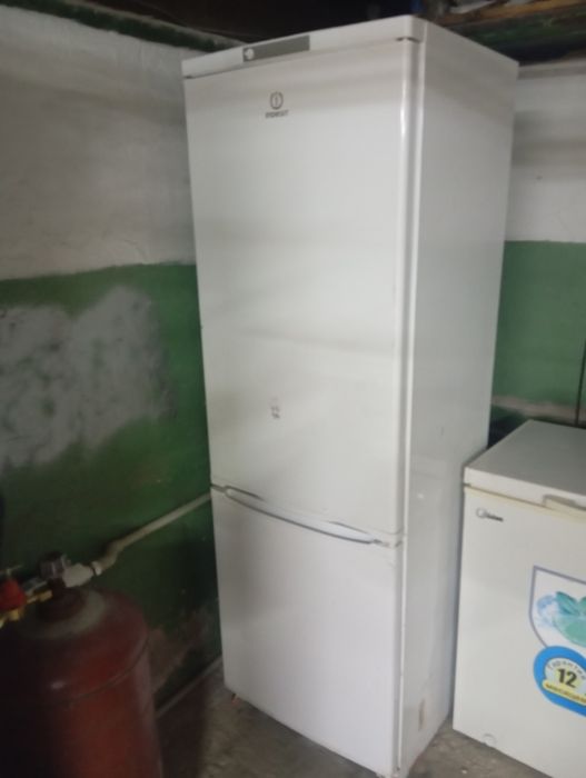 Продам холодильник