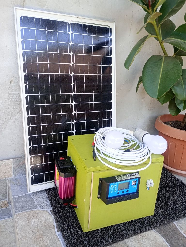 Generator solar portabil