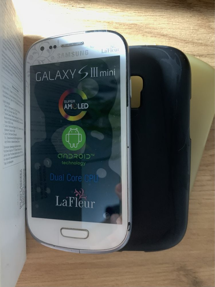 Samsung Galaxy S3 mini телефон