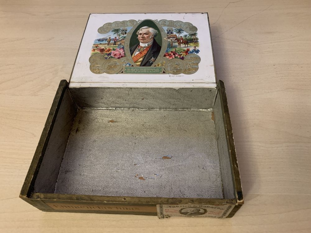 Стара ретро винтидж луксозна дървена кутия от пури