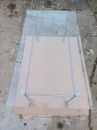 Masa joasă (măsuță) de sticlă cu picioare inox