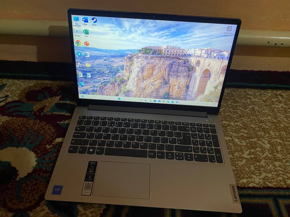 Lenovo ldaePad 1 15AMN7