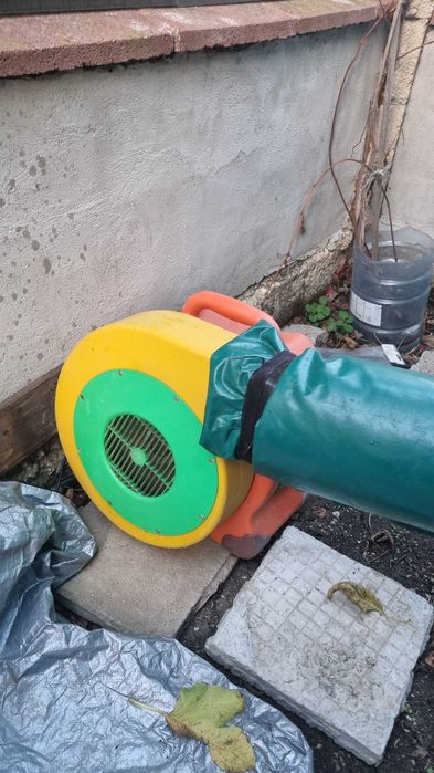 Надуваем батут Атракцион