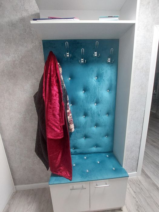 Продам вешалку в прихожую