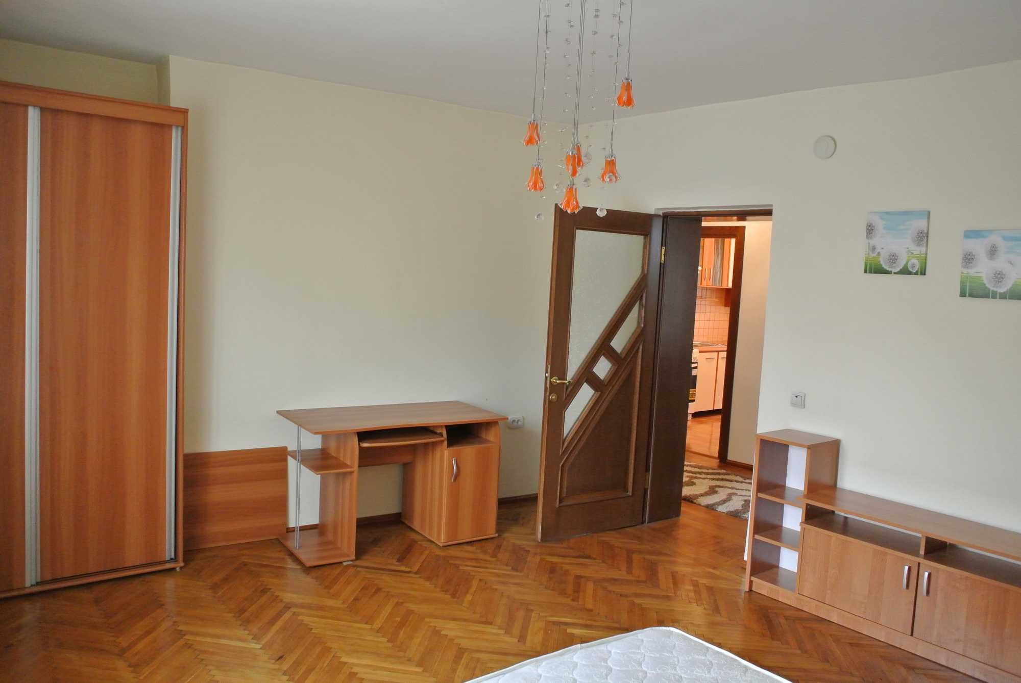 Inchiriez apartament de 2 camere, zona ultracentrala