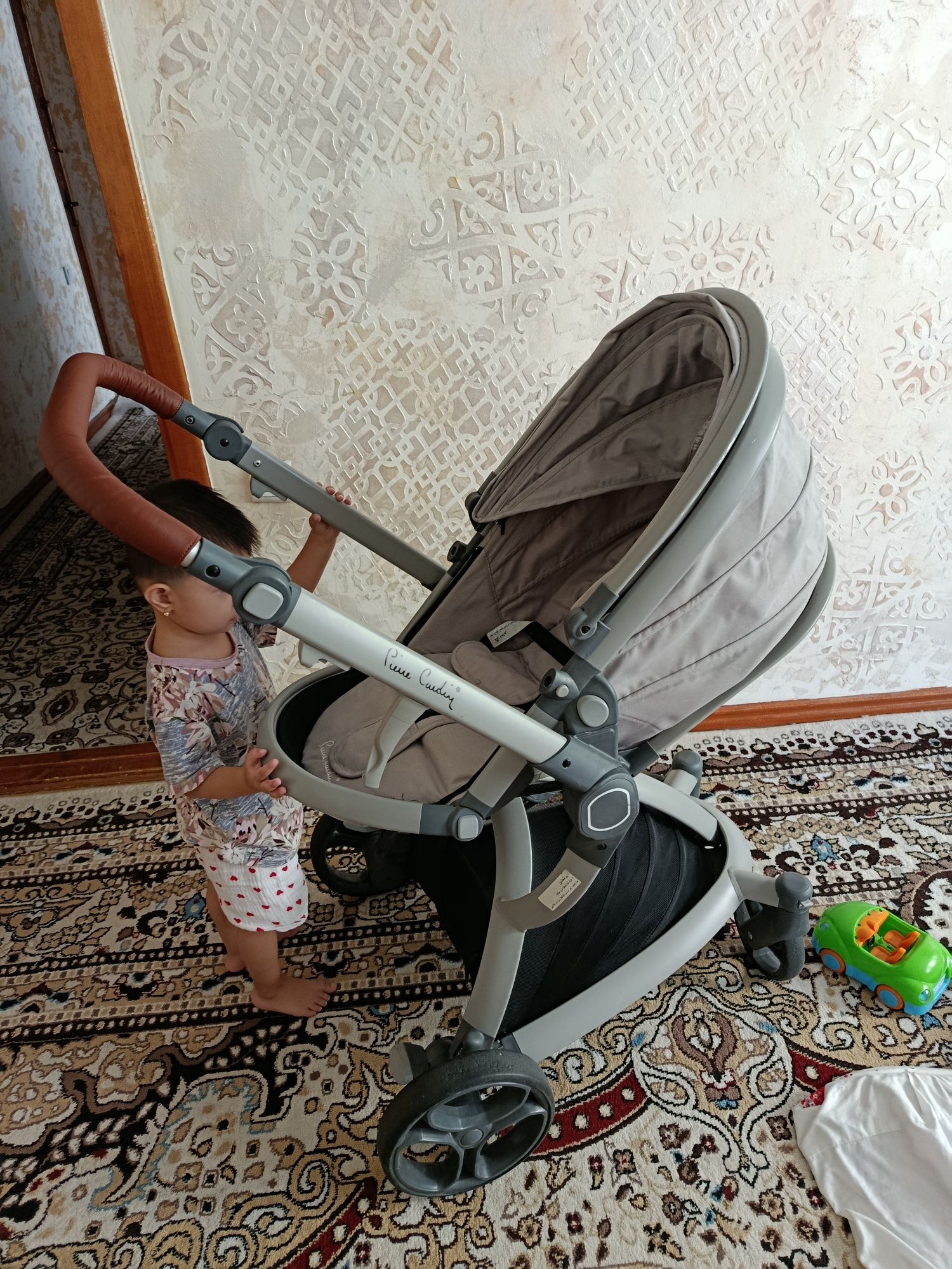 Продаётся коляска Pierre Cardin