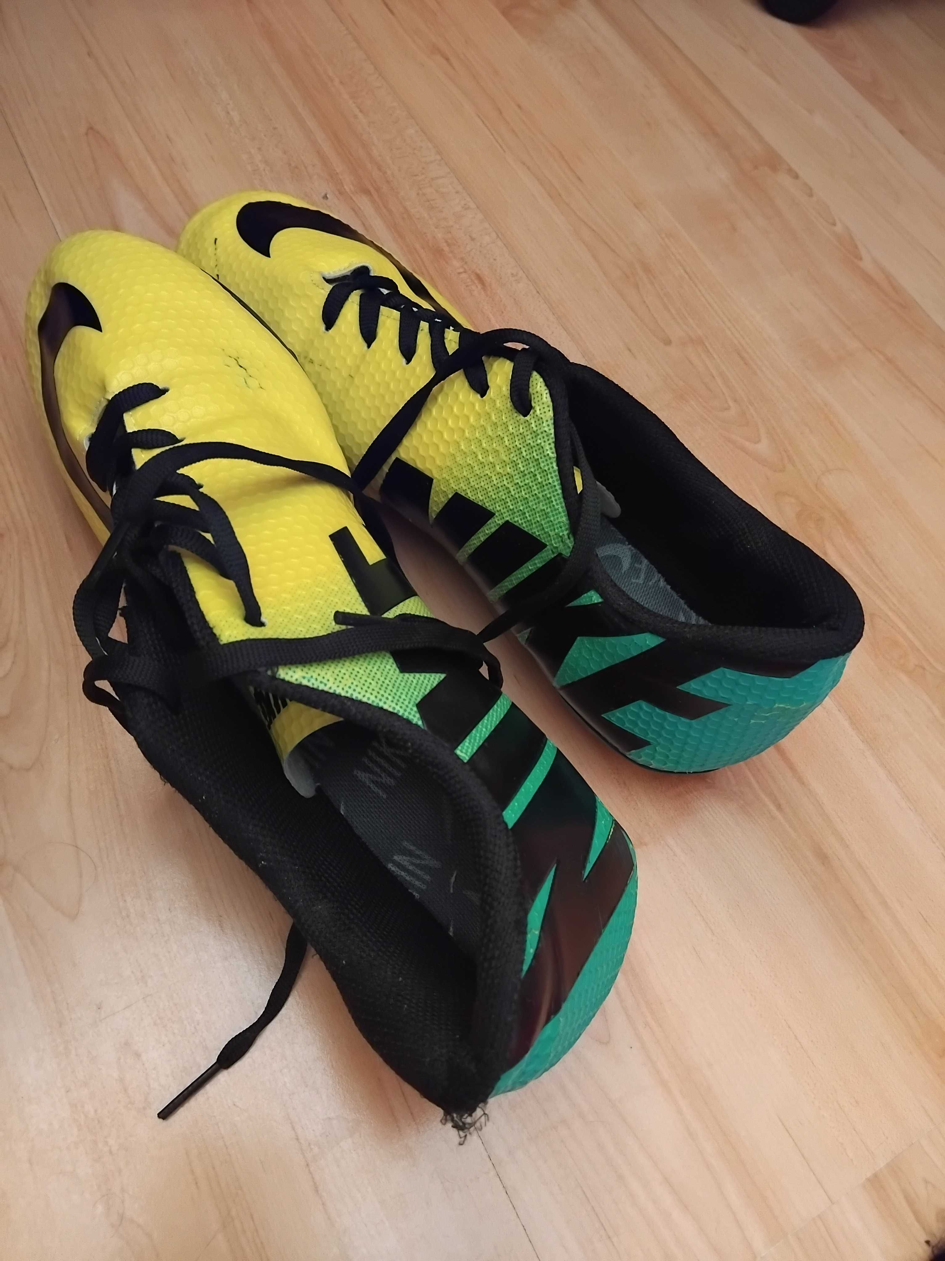 Продавам Бутонки NIKE MERCURIAL