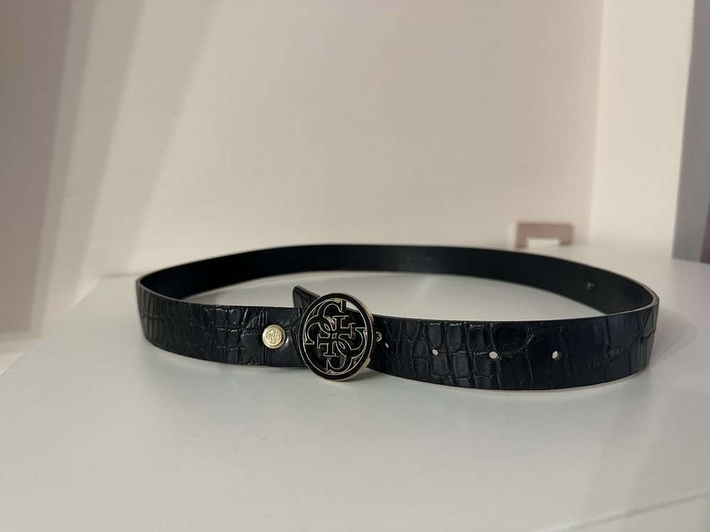 Черен колан Guess