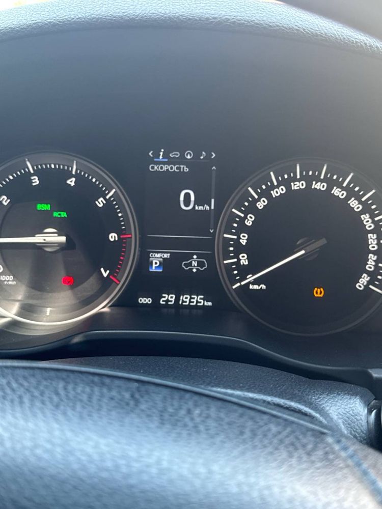 Toyota Land Cruiser 200 qora Motor 5.7lik 2018-yil