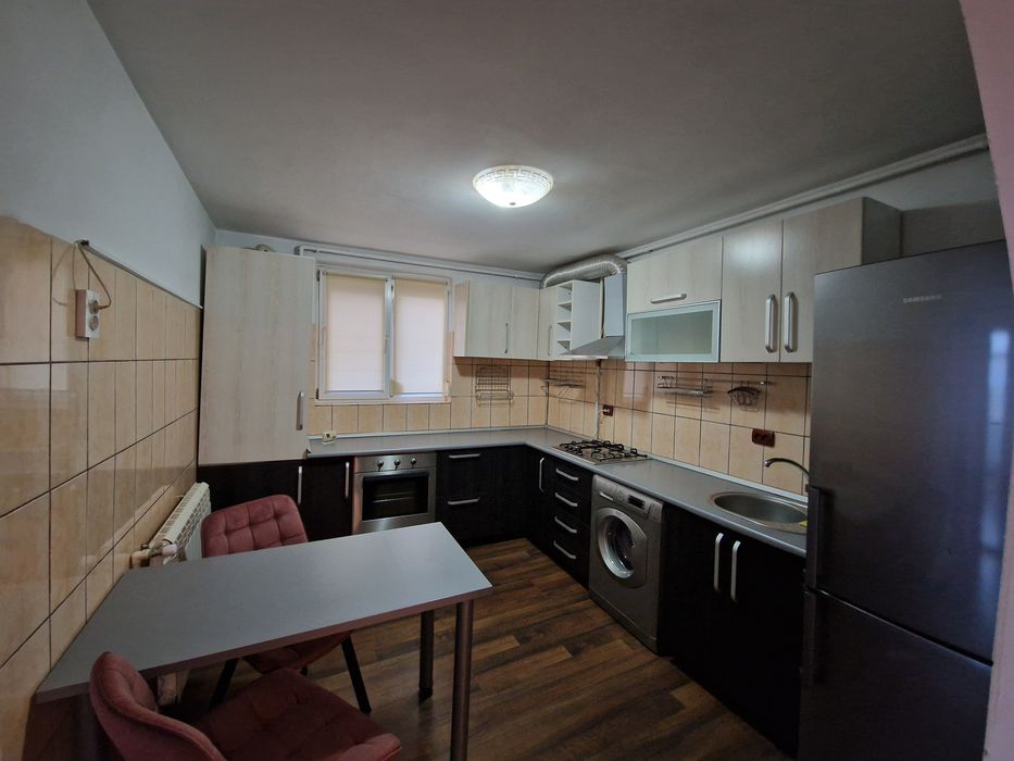 Închiriere apartament 2 camere, mobilat modern, cu centrală și AC