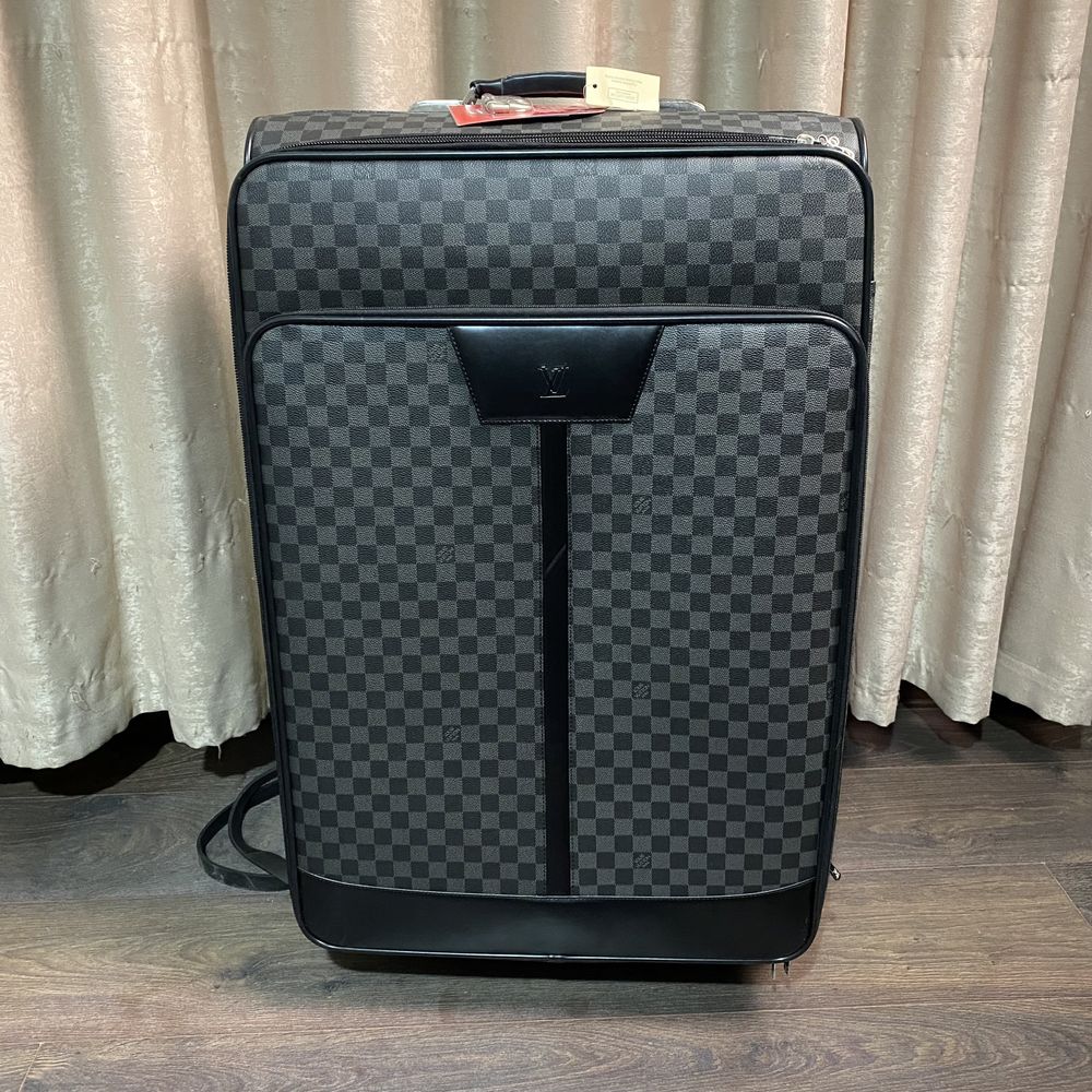 Louis Vuitton куфари