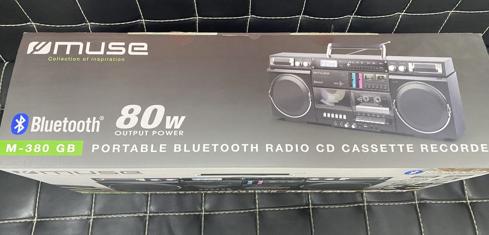Продам новую кассетную магнитолу с CD-проигрывателем Muse - 380