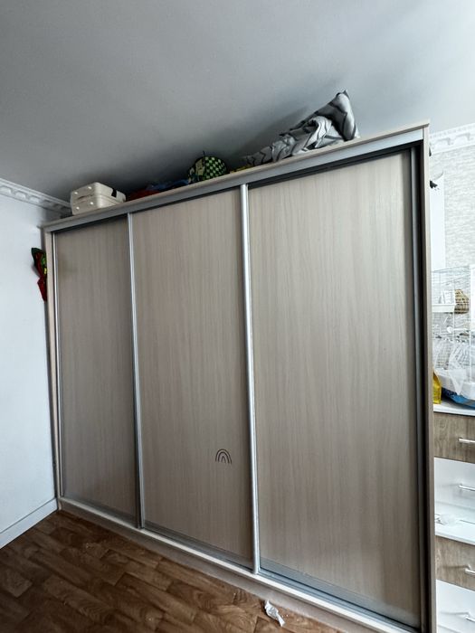 Шкаф-купе бежевый