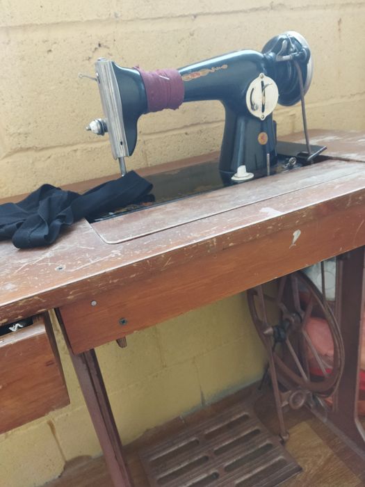 Швейная машинка ножная. Советская.