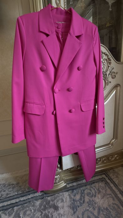 Кастьюм брюки как новые одето один раз