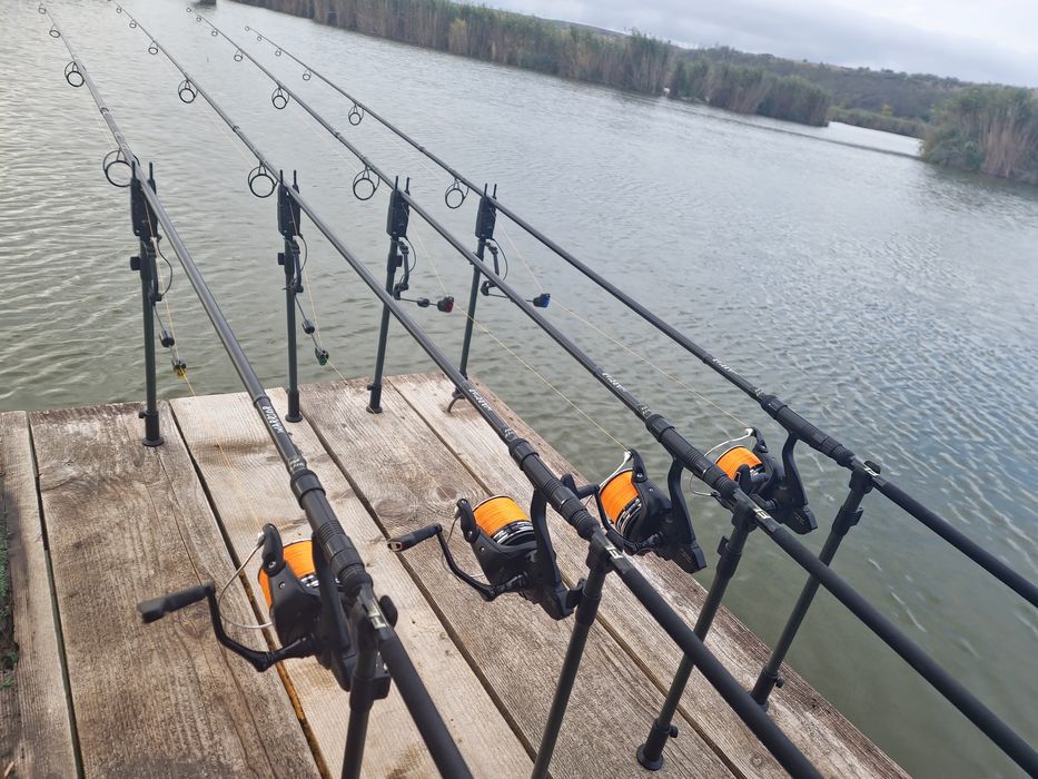 Vând 4 mulinete Fl Strategist Tx 14000 Black
