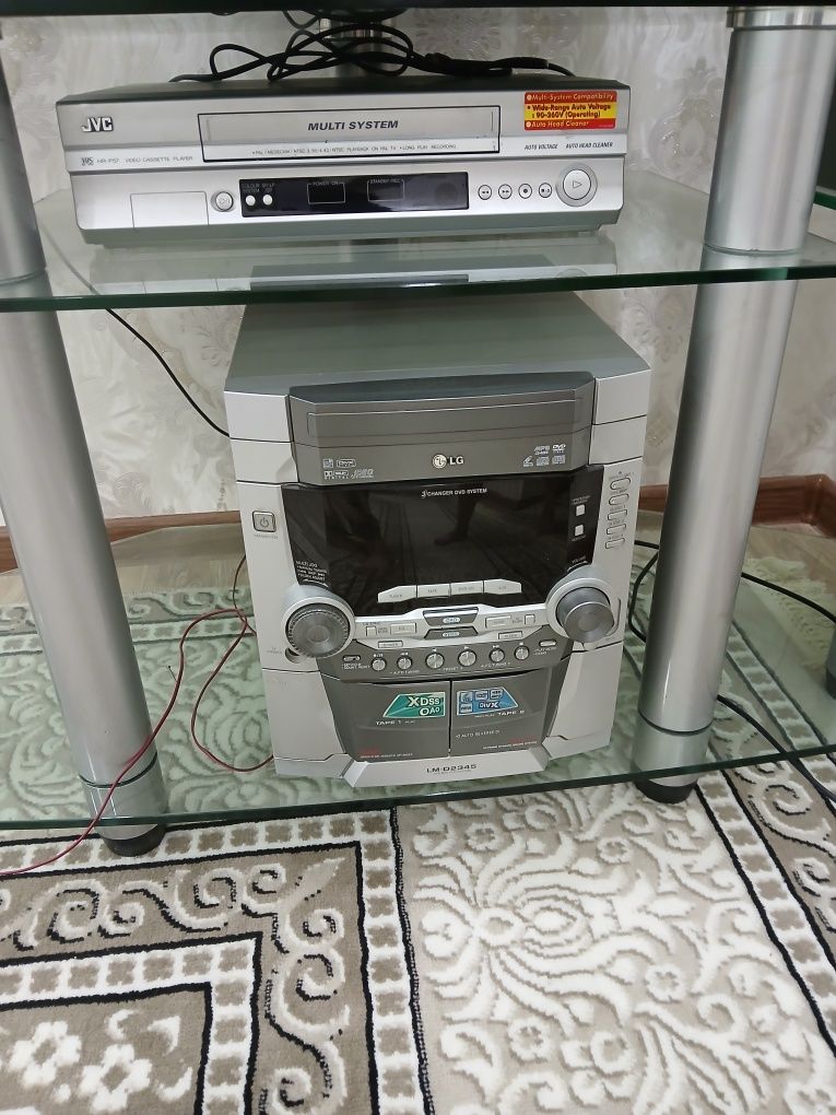Televizor roisn.