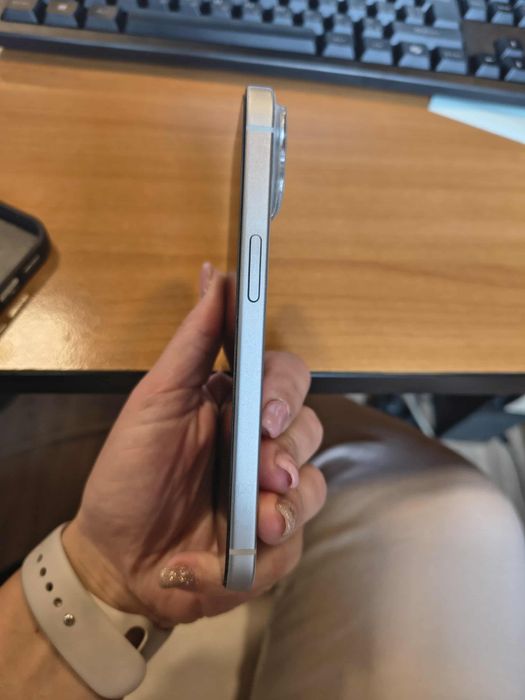 iPhone 15, 128GB в гаранция