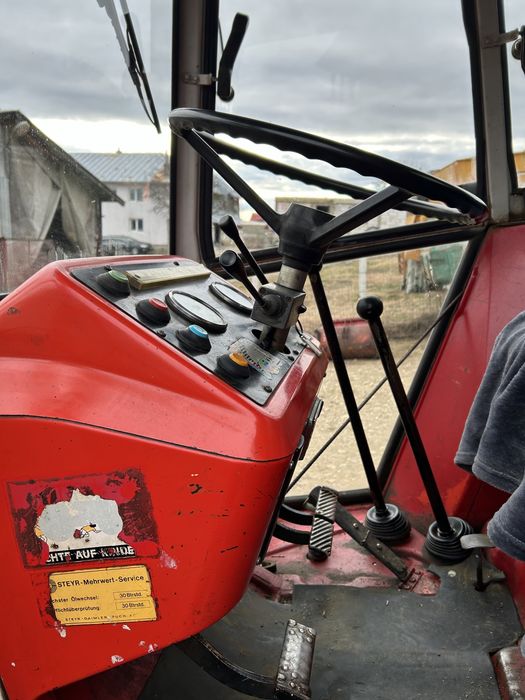 Dezmembrez Tractor Steyr