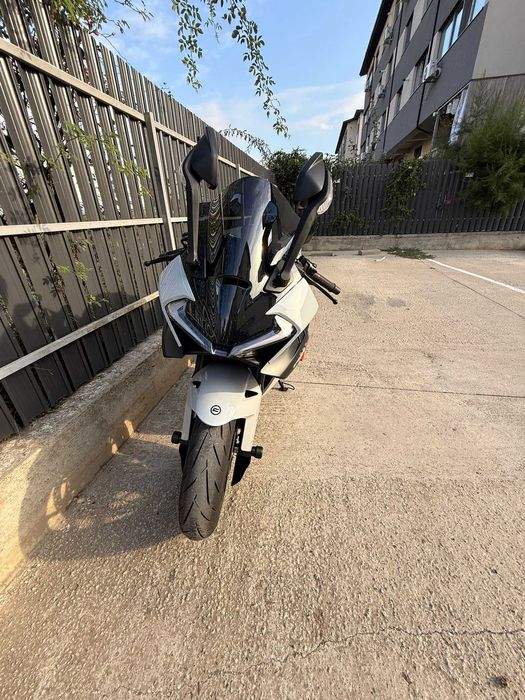 CF MOTO 675 SR-R 2025