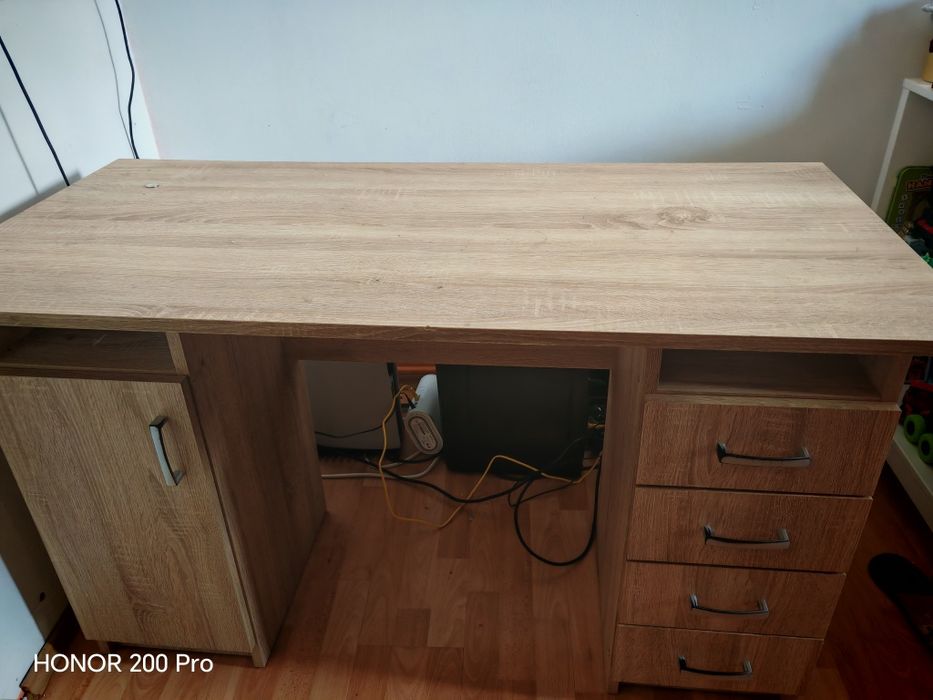 Vând masă de birou