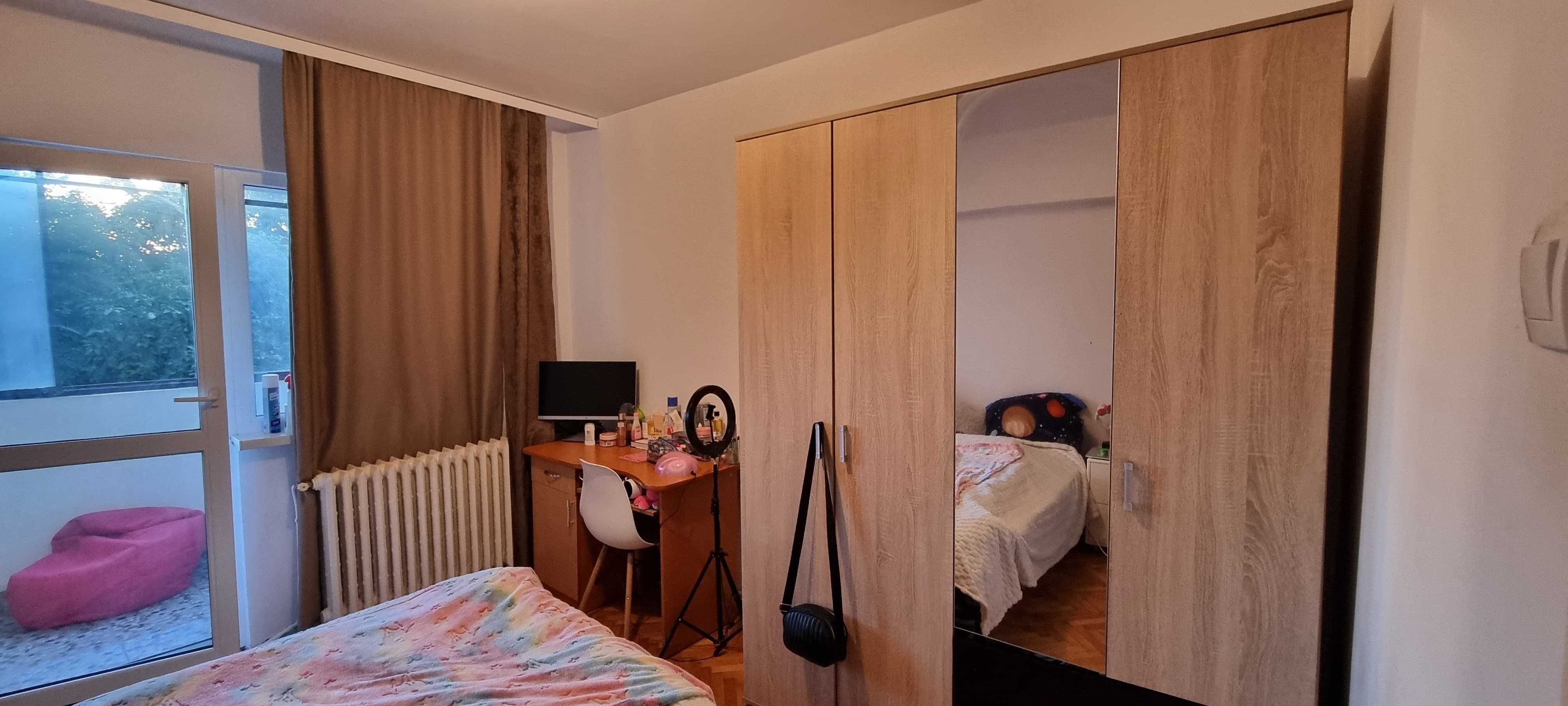 De inchiriat apartament cu 3 camere, 2 bai la etaj 1 in Piața Mărăști!