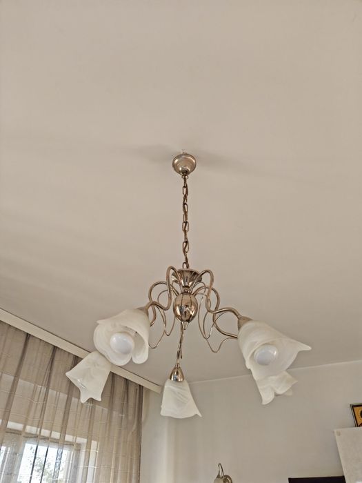 Vând 2 lustre plus 2 aplici perete vintage