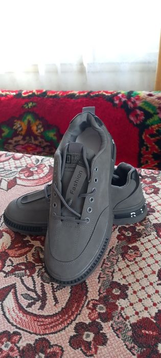 Мъжки обувки, маратонки,нови.