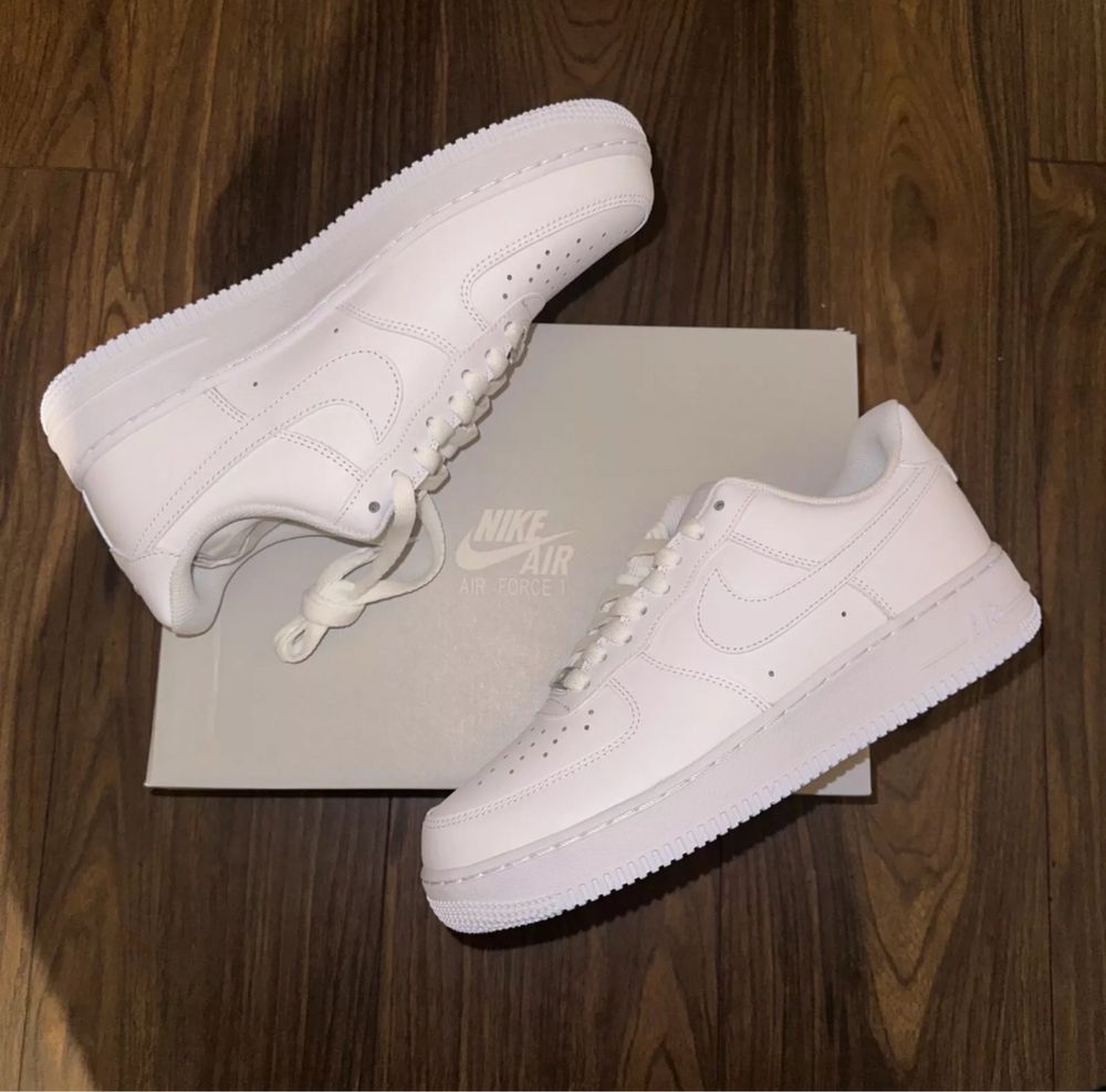 Nike Air Force 1 Triple White Low
