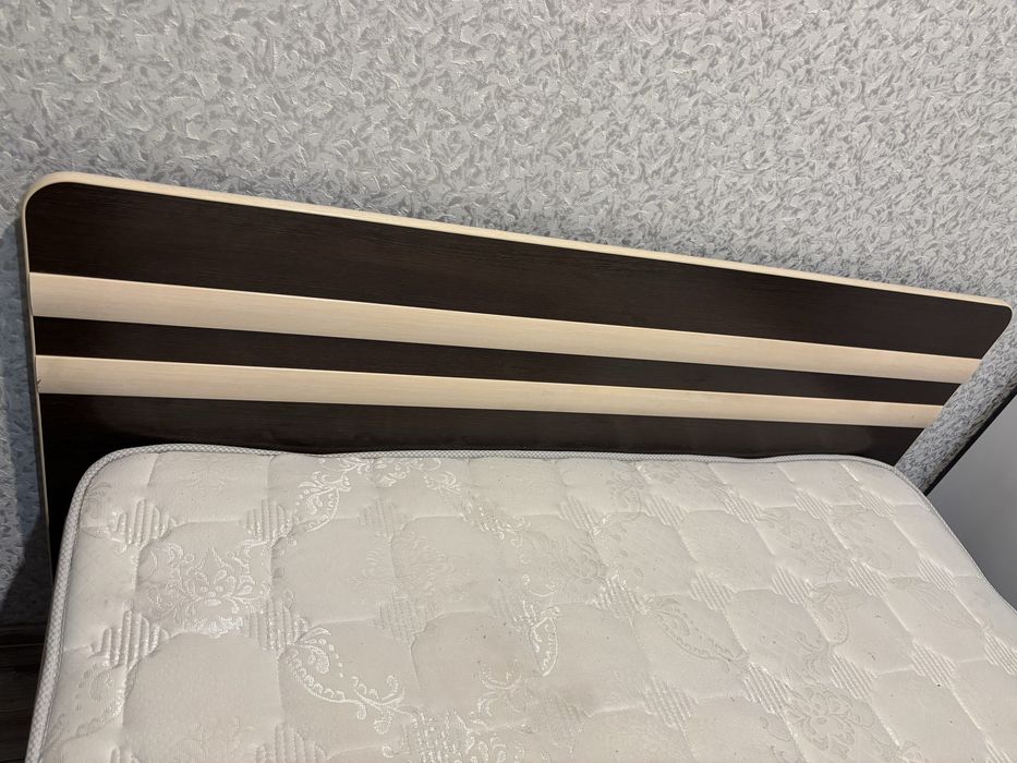 Продам двуспальную кровать