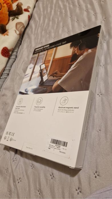 ESR Magnetic Keyboard Case 360  Alb ( ipad pro 11’’ 2024)