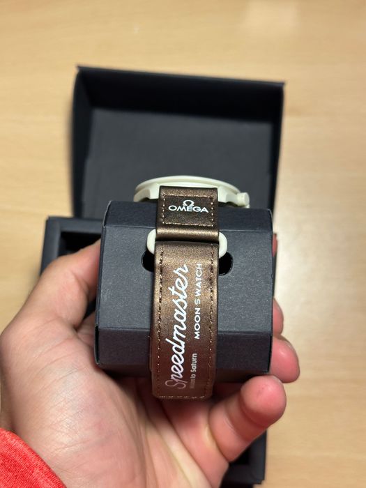 Omega x Swatch MoonSwatch Mission to Saturn + Factura