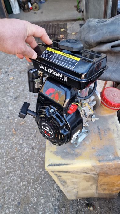 Движок новый лифан 152ф 4х тактный маленький 2.5лошадки