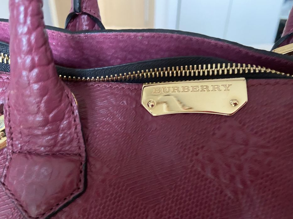 Poseta Burberry culoare fucsia inchis