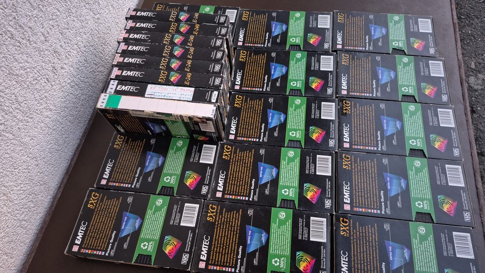 Vând 25 casete video VHS originale EMTEC de 240 minute. Colectie filme