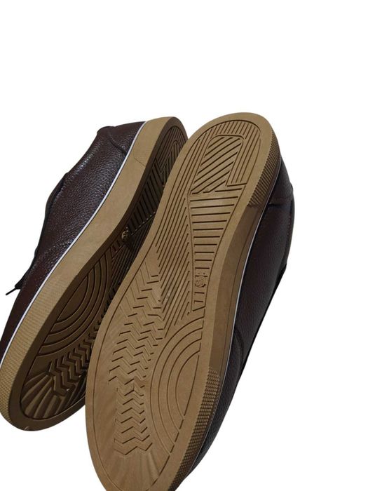 Нови,стилни тъмно кафяви маратонки