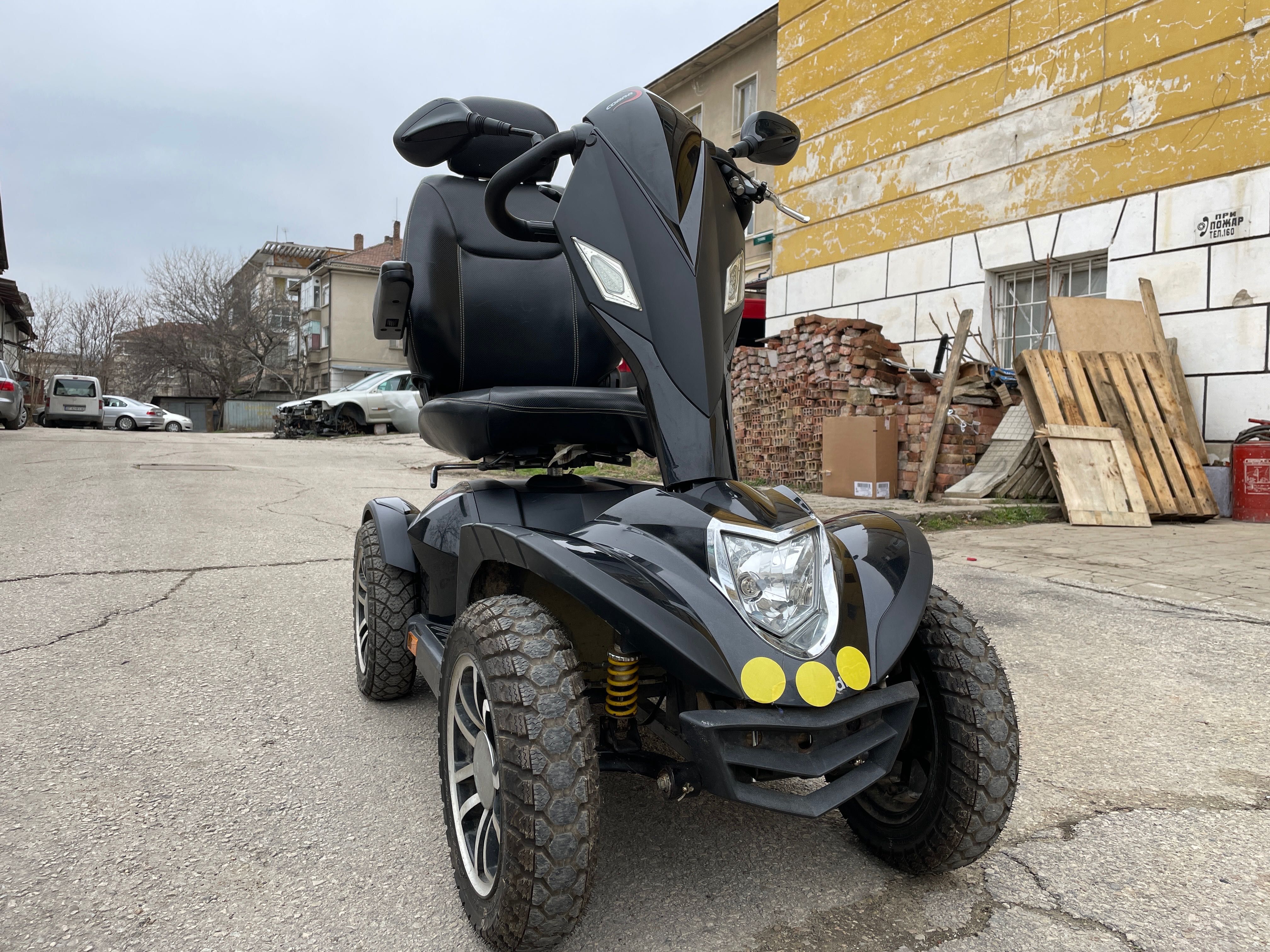 Електрически скутер за трудно подвижни хора или инвалиди